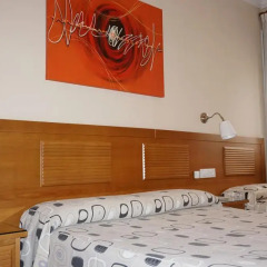 Отель Hostal Santillan