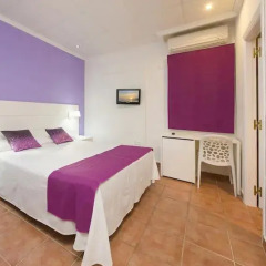 Отель Hostal Adelino Улучшенный номер с различными типами кроватей фото 6
