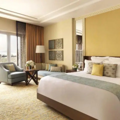 Отель The Ritz-Carlton, Dubai Улучшенный номер с различными типами кроватей фото 6