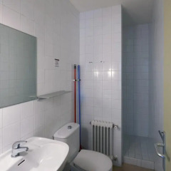 Отель Apartamentos Montserrat Abat Marcet Монистроль-де-Монтсеррат ванная