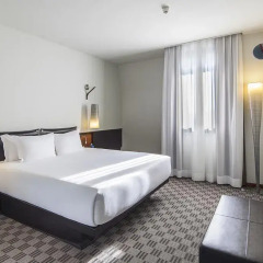 Отель NH Milano Touring 4* Улучшенный номер с различными типами кроватей фото 25