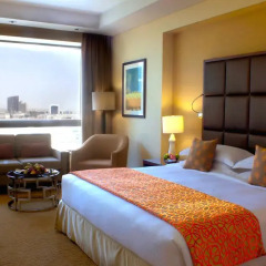 Отель Al Ghurair Rayhaan by Rotana Номер Делюкс с двуспальной кроватью фото 3