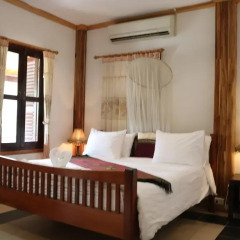 Отель Villa Oasis Luang Prabang 3* Улучшенный номер с двуспальной кроватью фото 4