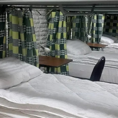 DimAL Hostel Almaty Кровать в мужском общем номере двухъярусные кровати фото 7