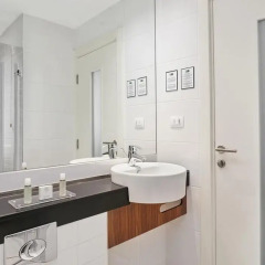 Отель Holiday Inn Express Belgrade - City 4* Стандартный номер с различными типами кроватей фото 2