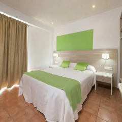Отель Hostal Adelino Улучшенный номер с различными типами кроватей фото 5