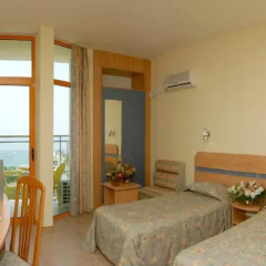 Hotel PrimaSol Sunrise - Все включено 4* Стандартный семейный номер с двуспальной кроватью фото 4