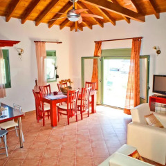 Отель Aselinos Suites 3* Коттедж с различными типами кроватей фото 7