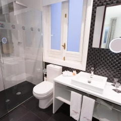 Отель Petit Palace Lealtad Plaza 4* Стандартный номер с различными типами кроватей фото 3