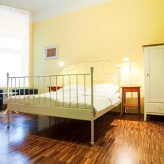 The Circus Hostel Стандартный номер с двуспальной кроватью (общая ванная комната)