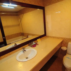 Phuoc Loc Tho 1 Hotel 2* Стандартный семейный номер с двуспальной кроватью