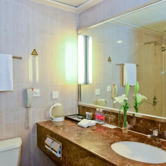 Regal Shanghai East Asia Hotel 4* Улучшенный номер с различными типами кроватей фото 4