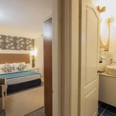 Moonshine Hotel & Suites 3* Люкс с различными типами кроватей фото 2