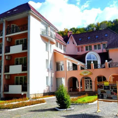 Гостиница Курорт Солнечная Поляна вид на фасад фото 2