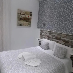 Отель Hostal Adis 3* Стандартный номер с двуспальной кроватью фото 3