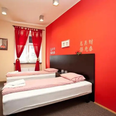 Отель Oriental House 2* Стандартный номер с двуспальной кроватью (общая ванная комната)