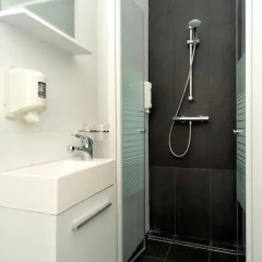 The Moon Hotel Brussels Брюссель ванная