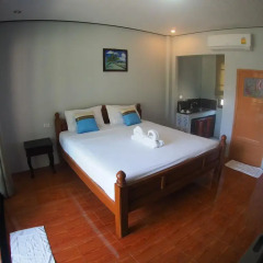 Отель Phongpipat Lanta Mansion 2* Улучшенный номер с различными типами кроватей фото 8