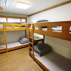 Отель Hi Jun Guesthouse Hongdae 2* Стандартный номер с различными типами кроватей фото 10