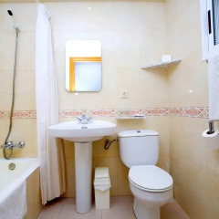 Отель Hostal La Lonja Стандартный номер с различными типами кроватей