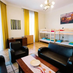 Friends Hostel and Apartments Budapest Кровать в женском общем номере с двухъярусной кроватью фото 6
