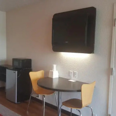 Отель Motel 6 Columbus OSU 2* Стандартный номер с различными типами кроватей фото 15