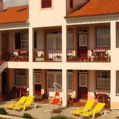Отель Apartamentos São João бассейн