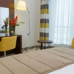 Отель Novotel Dubai Al Barsha Улучшенный номер с различными типами кроватей фото 4