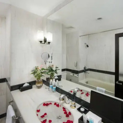 Quoc Hoa Premier Hotel 4* Номер Делюкс двуспальная кровать фото 6