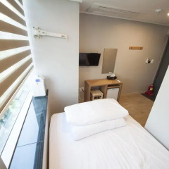 Отель K-Guesthouse Dongdaemun Premium 2* Стандартный номер с двуспальной кроватью фото 4