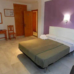 Отель Hostal El Alferez Испания, Вехер-де-ла-Фронтера - отзывы, цены и фото номеров - забронировать отель Hostal El Alferez онлайн комната для гостей фото 2