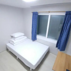 Hause Itaewon - Hostel Стандартный номер с двуспальной кроватью (общая ванная комната) фото 3