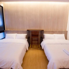 Отель Glur Bangkok Номер Делюкс двуспальная кровать фото 7