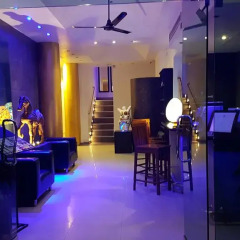 Отель East Suites гостиничный бар
