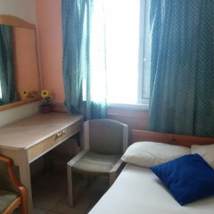 Momos Hostel Стандартный номер с двуспальной кроватью фото 5