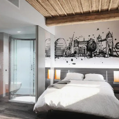 Отель easyHotel Manchester сейф в номере