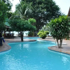 Отель Charm Beach Resort бассейн