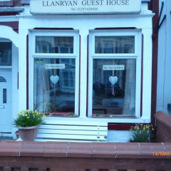 Отель Llanryan Guest House городской автобус