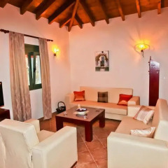Отель Aselinos Suites 3* Коттедж с различными типами кроватей фото 17