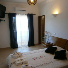 Отель Holiday's House комната для гостей
