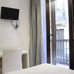 Отель Hostal Fina Испания, Барселона - отзывы, цены и фото номеров - забронировать отель Hostal Fina онлайн удобства в номере фото 2