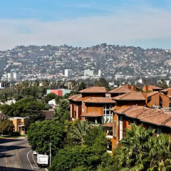 Отель Amazing 2bed 2 bath near the Grove США, Лос-Анджелес - отзывы, цены и фото номеров - забронировать отель Amazing 2bed 2 bath near the Grove онлайн балкон