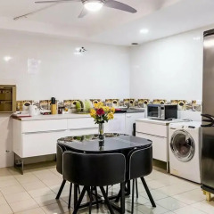 Отель Go Bcn Hostal Ideal Badal питание