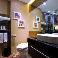 Отель The Continent Bangkok by Compass Hospitality 4* Номер категории Премиум с различными типами кроватей фото 46