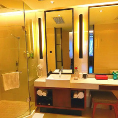 SSAW Boutique Hotel Shanghai Bund(Narada Boutique YuGarden) 4* Стандартный семейный номер с различными типами кроватей