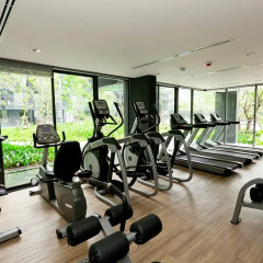 Отель The Deck Condo Patong фитнесс-зал