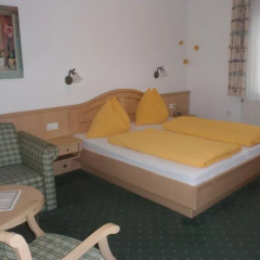 Отель Pension Haus Sanz 3* Апартаменты с различными типами кроватей