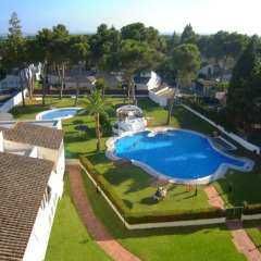 Отель Chalets Con Piscina Испания, Пуэрто Де Санта Мария - отзывы, цены и фото номеров - забронировать отель Chalets Con Piscina онлайн бассейн
