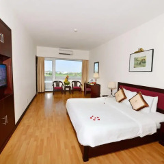 Century Riverside Hotel Hue 4* Номер Делюкс с различными типами кроватей фото 7