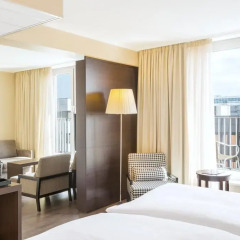 Отель NH Collection Berlin Mitte Am Checkpoint Charlie 4* Люкс с разными типами кроватей фото 5